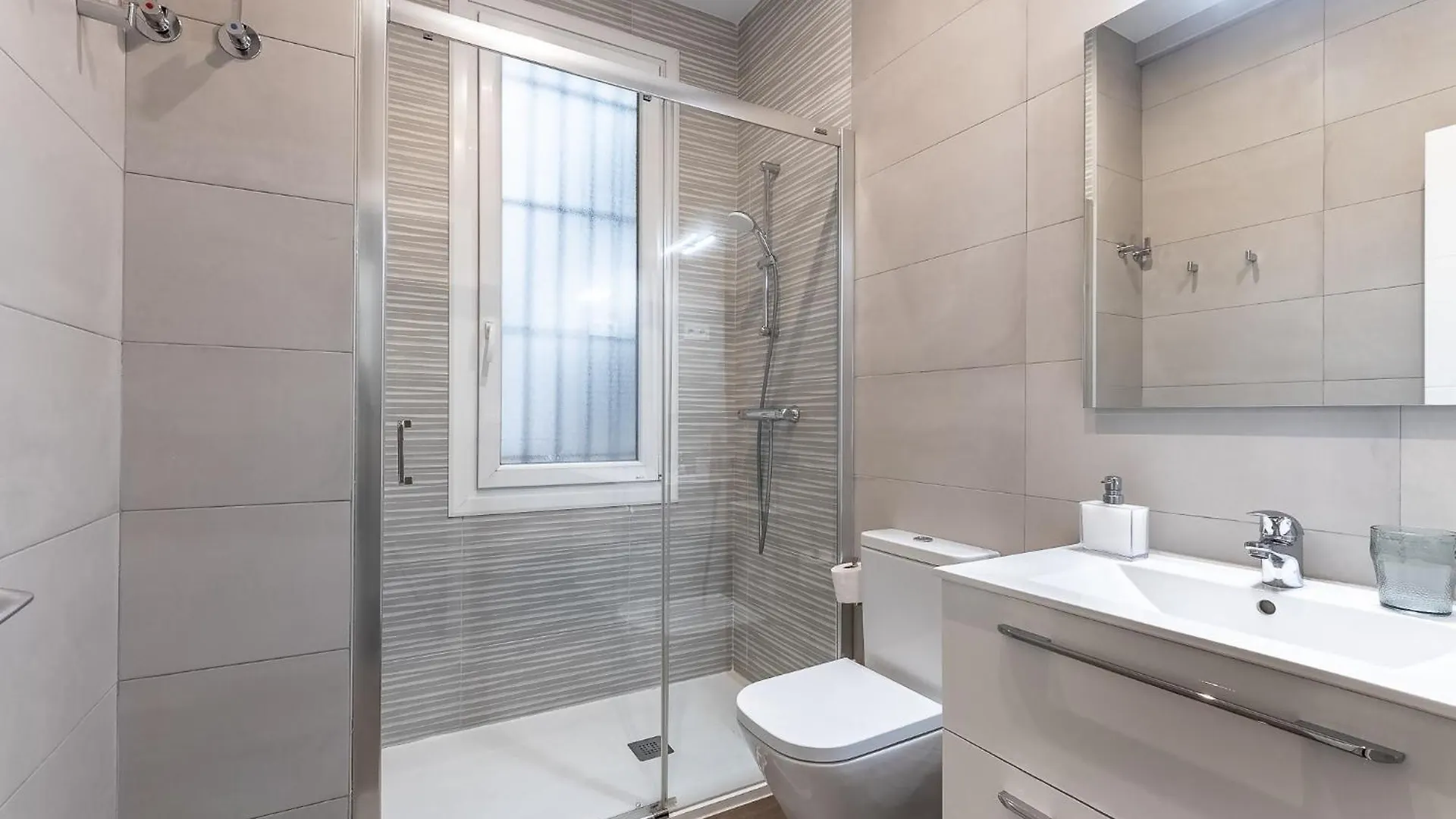 Homeloving Apartment Bilbao Centre With Parking 0*,  Spagna