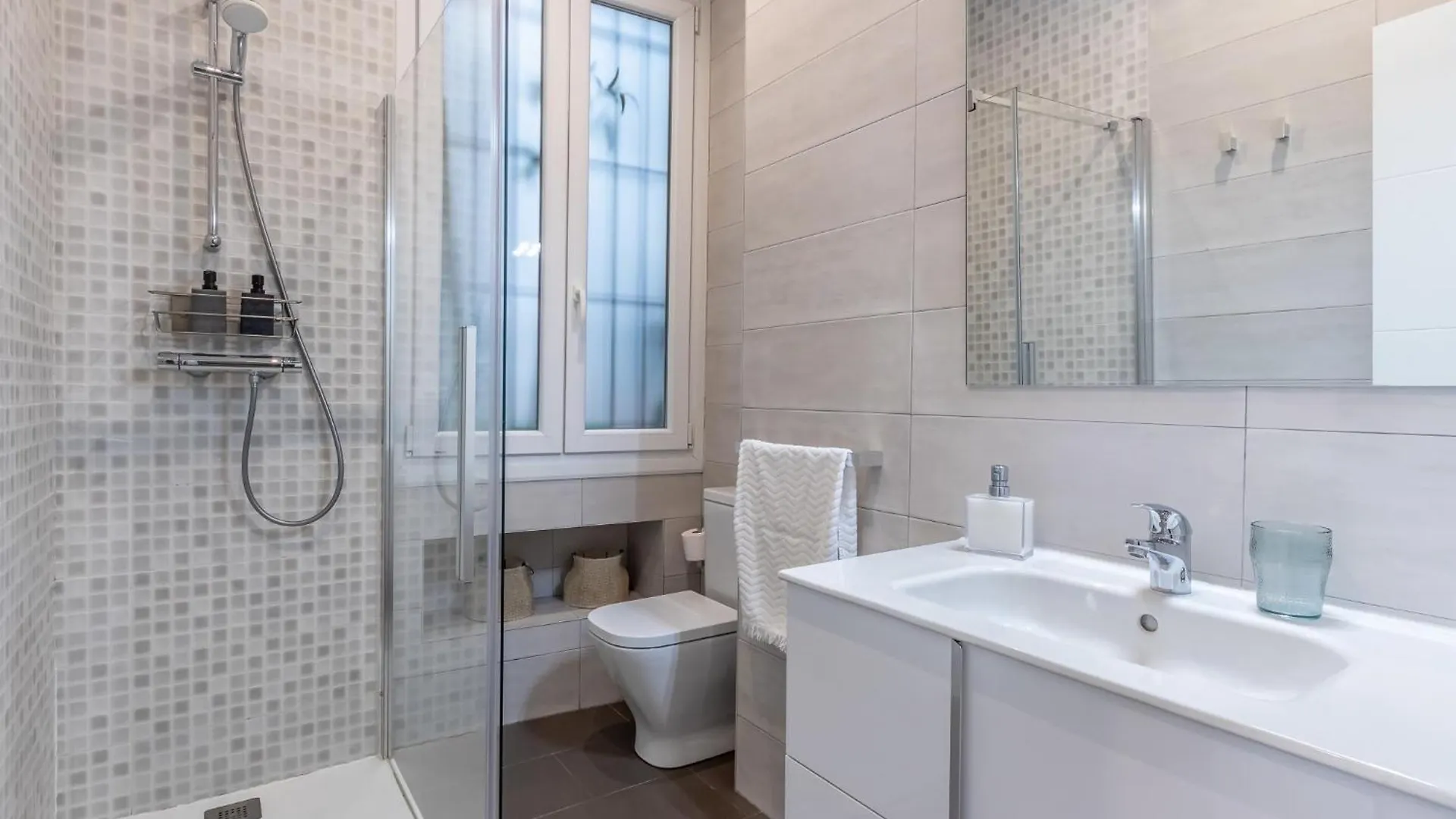 Homeloving Apartment Bilbao Centre With Parking