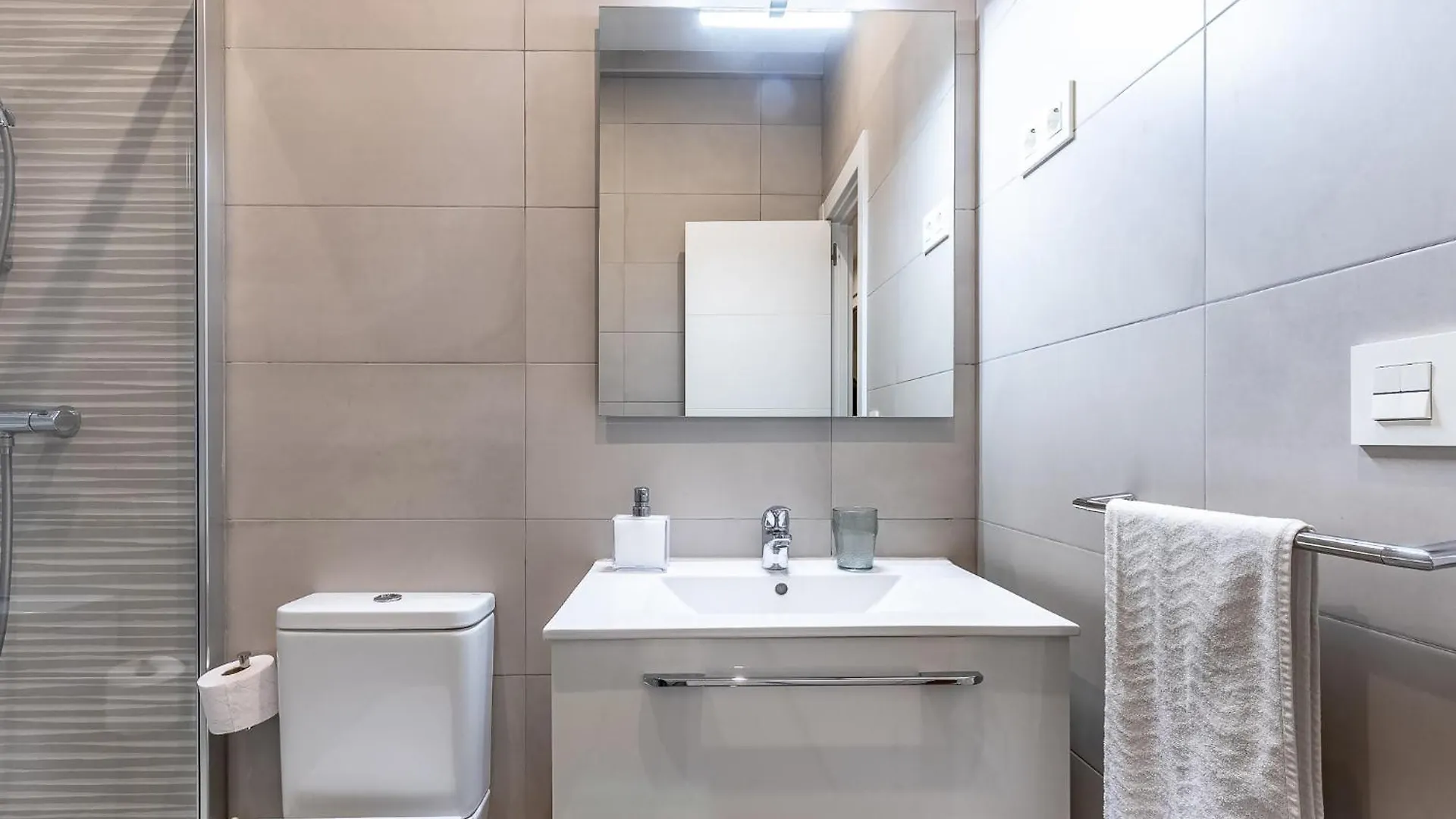 Homeloving Apartment Bilbao Centre With Parking Spagna